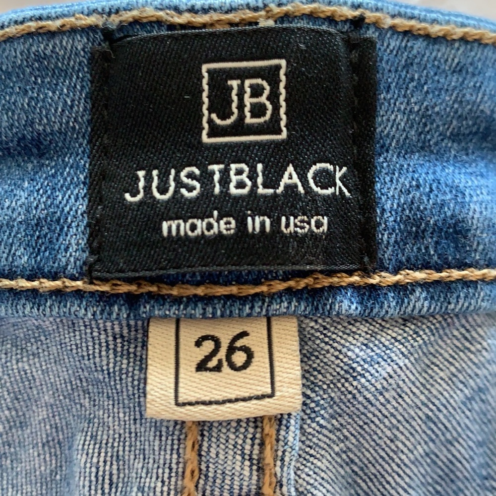 Medium wash jeans with distressed look - Picture 3 of 3